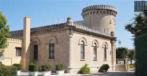 Bari, quel "castello" ottocentesco che si erge nel cuore del San Paolo: è l'istituto Alberotanza